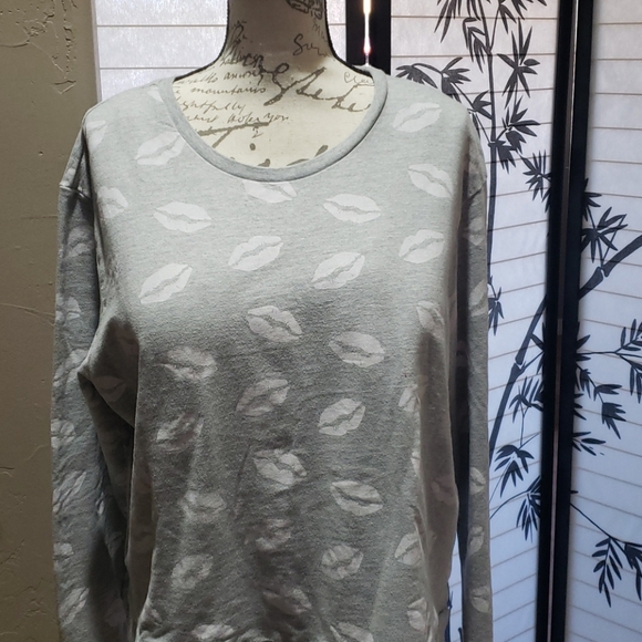 🍉👄👄👄Lovely Lips Sweatshirt - Picture 1 of 4